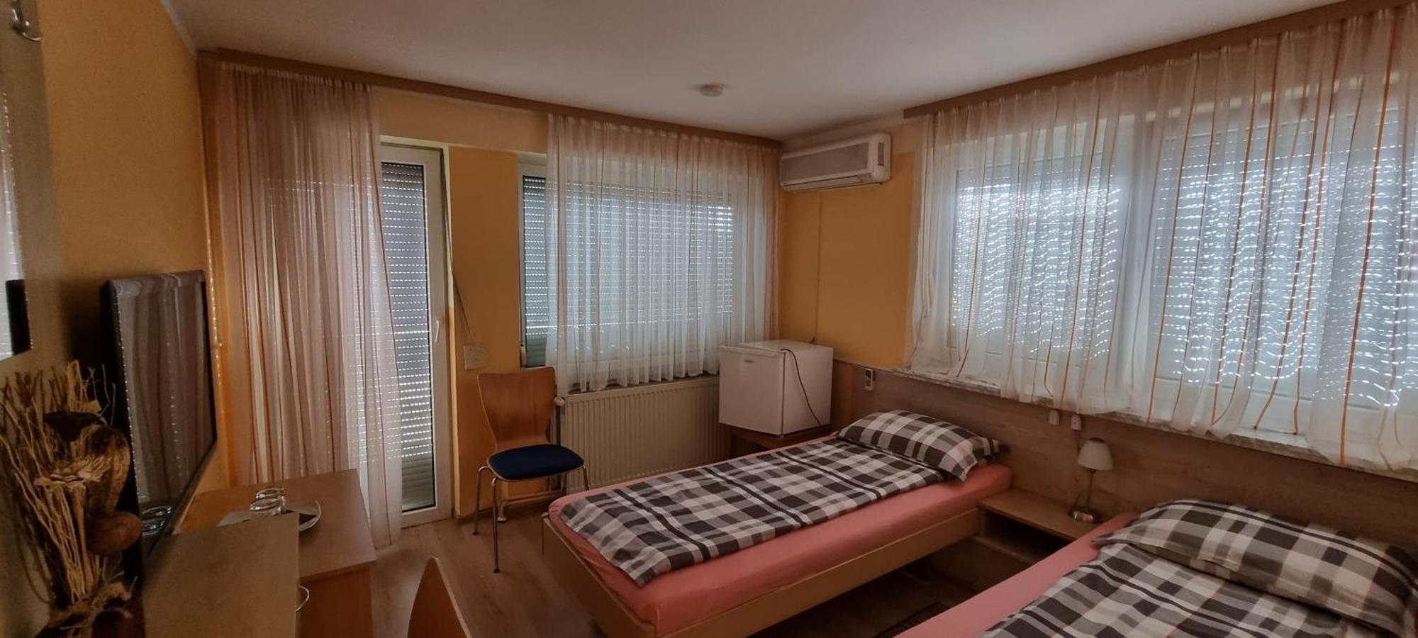 Pensiunea Zodiac Timişoara Extérieur photo